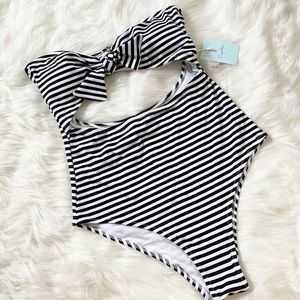 ✨ NEW Cutout Black White Striped One Piece Monokini Swimsuit Size Small